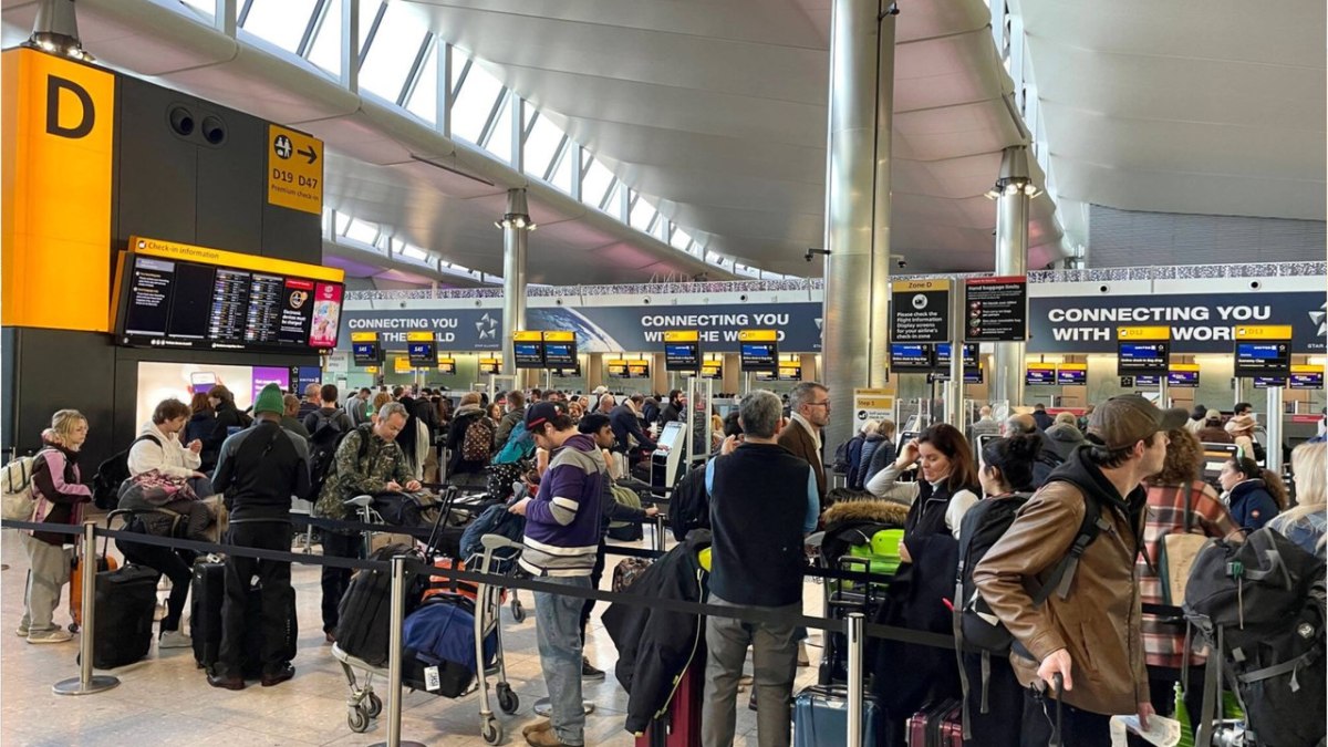 Disruption passengers expect airports told reopen but cancellations fog freezing flights delays inevitable further limited should during most today so